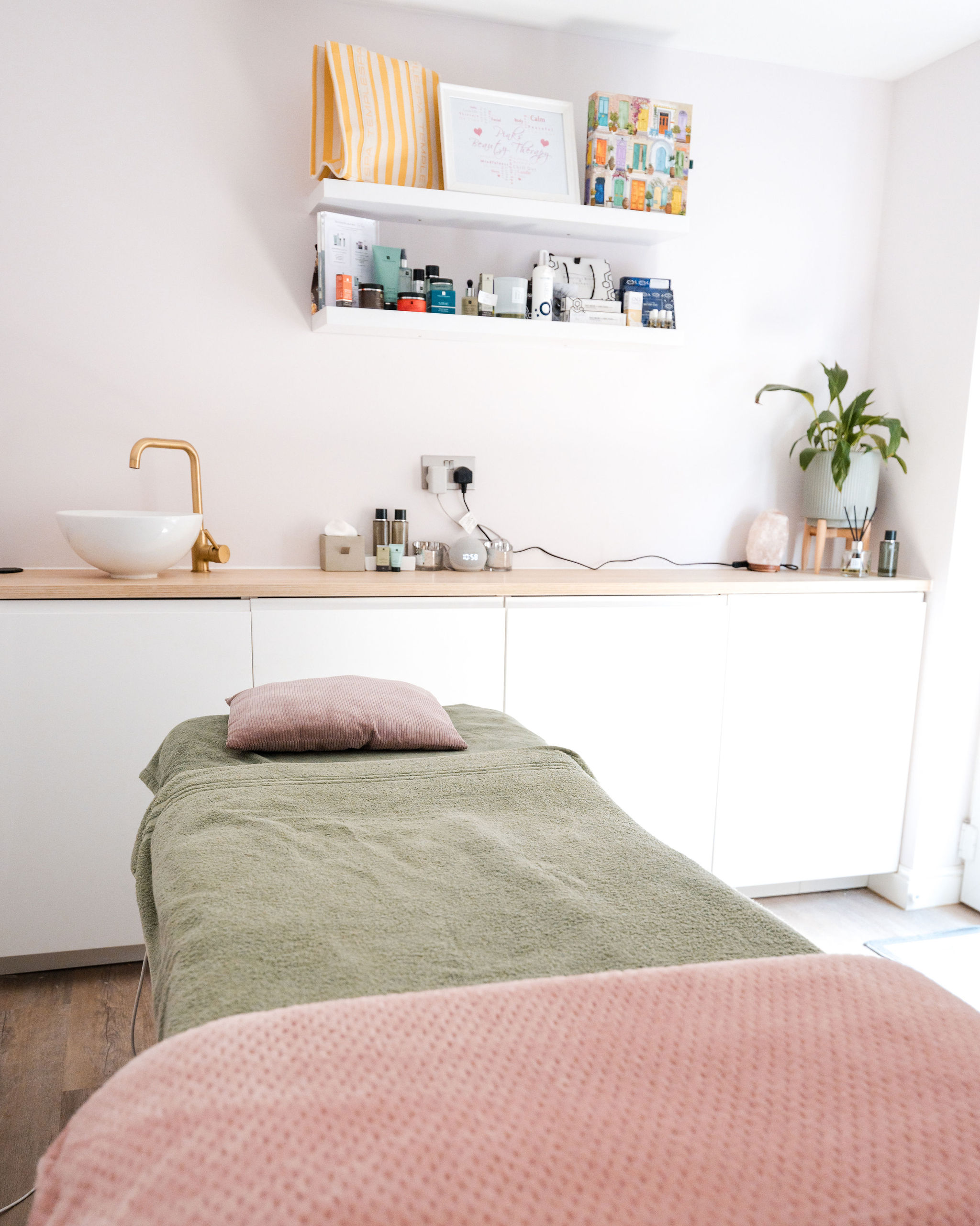 Massage treatment at Pinks Beauty Therapy